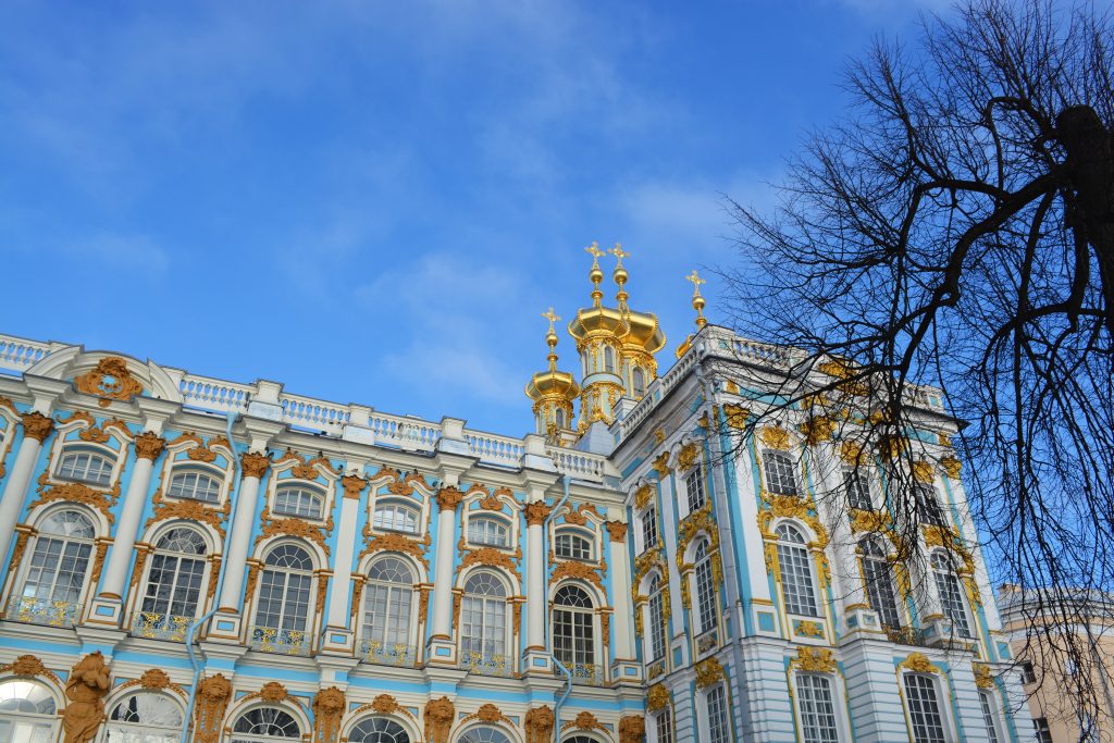 L'extérieur du musée de Pouchkine à Saint-Pétersbourg en Russie