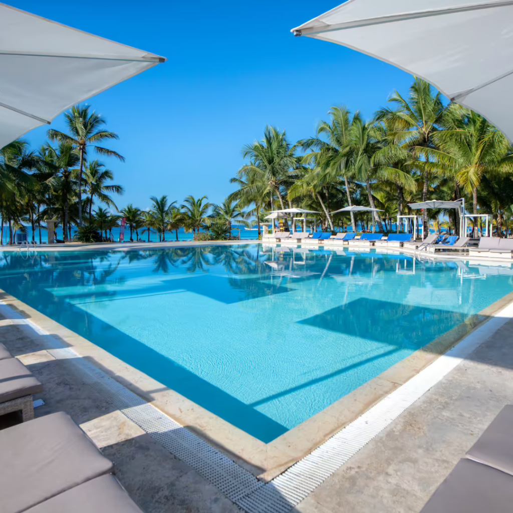 VIVA WYNDHAM DOMINICUS PALACE-piscine republique-dominicaine-hotel